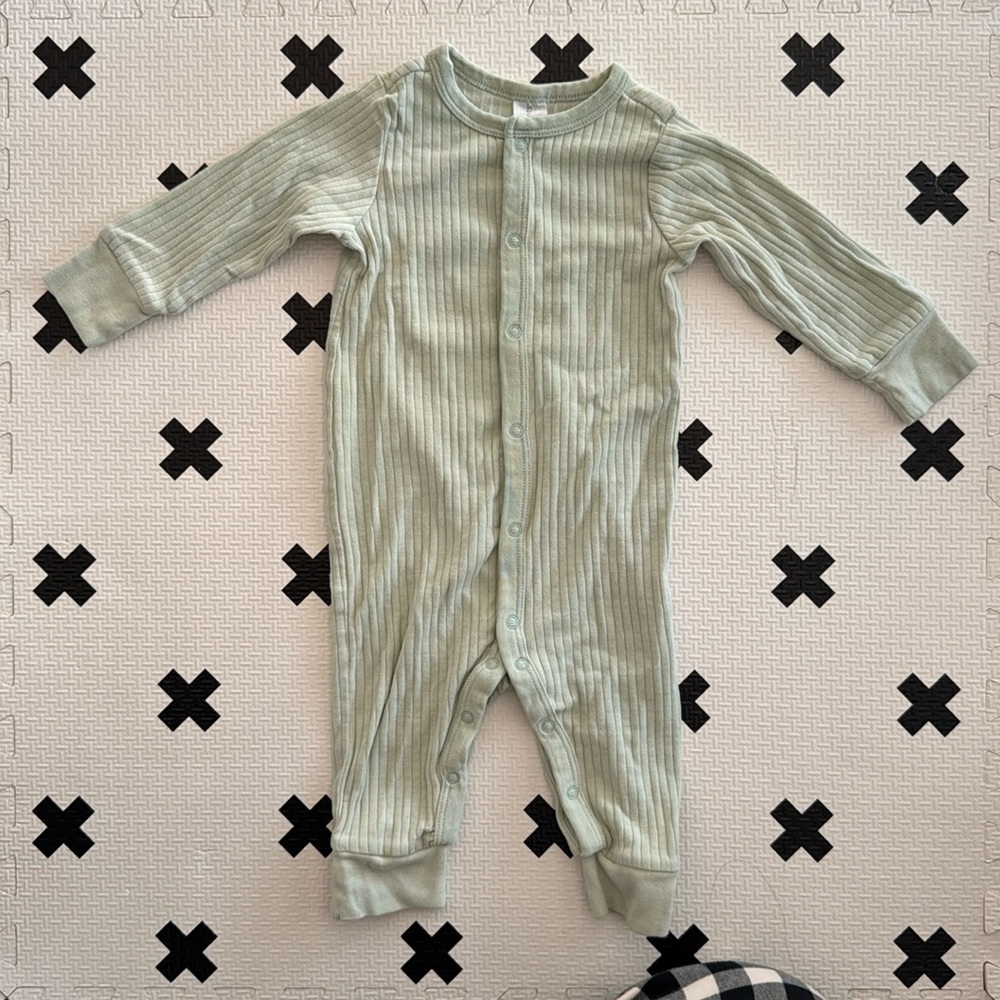 Modern Moments by Gerber 3-6m ribbed button down footless onesie